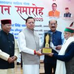 डॉ जितेन ठाकुर को मिला उत्तराखंड साहित्य भूषण सम्मान, कई अन्य विभूतियों का भी सीएम ने किया सम्मान