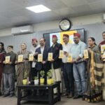 रोबो जर्नलिस्ट के हाथ में होगा भविष्य का मीडिया, दून पुस्तकालय में न्यू मीडिया के विविध आयाम पुस्तक का लोकार्पण