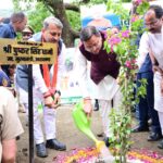 पर्यावरण दिवस पर सीएम, मंत्री और अफसरों ने अपनी मां के नाम पर पौधे रोपे