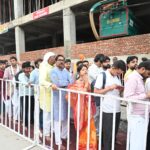 कैंची धाम में उमड़ रहा श्रद्धालुओं का रेला, स्थापना दिवस पर उत्सवी वातावरण