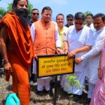 सीएम धामी ने यमकेश्वर के मालाग्राम में रौपे पौधे, दिया पर्यावरण संरक्षण का संदेश