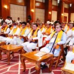 अपने मंत्रियों और भाजपा के नेताओं के साथ सीएम ने सुनी ‘ मन की बात’